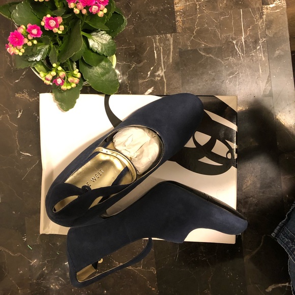 Navy blue Suede Ninewest pumps - Picture 2 of 5